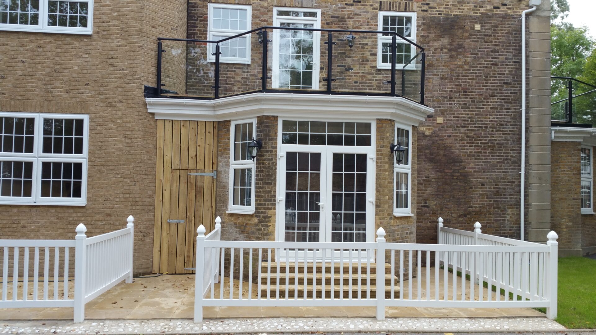 glass balustrade 0